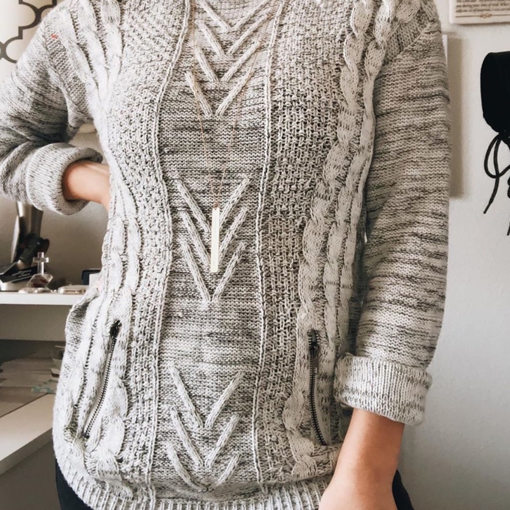 Long Grey Sweater - Picture 4 of 4